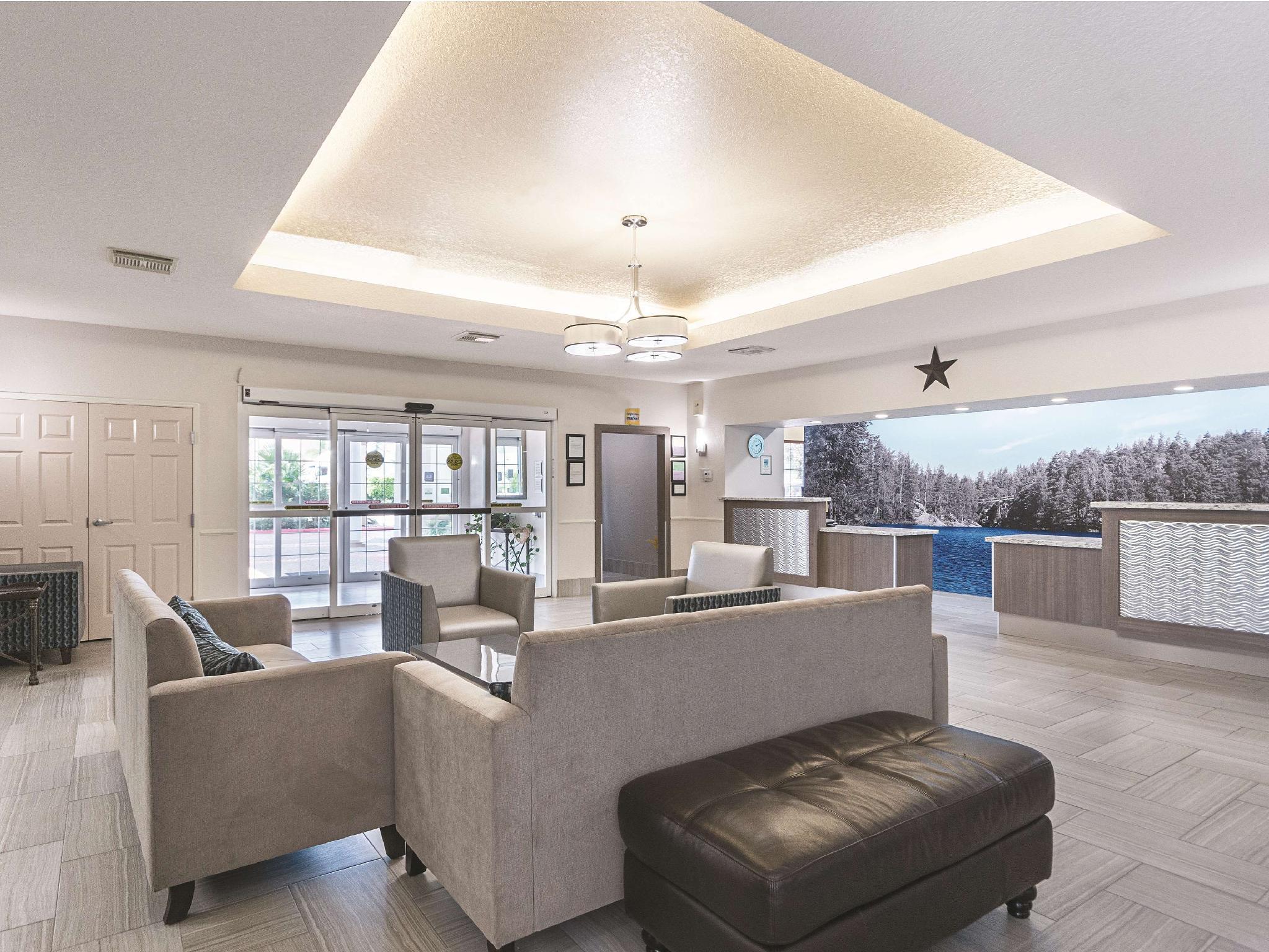 La Quinta By Wyndham Conroe Hotel Exterior photo